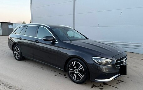 Mercedes-Benz E-Класс, 2021 год, 3 550 000 рублей, 2 фотография