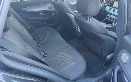 Mercedes-Benz E-Класс, 2021 год, 3 550 000 рублей, 10 фотография