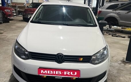 Volkswagen Polo VI (EU Market), 2012 год, 520 000 рублей, 2 фотография