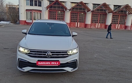 Volkswagen Tiguan II, 2021 год, 3 950 000 рублей, 2 фотография