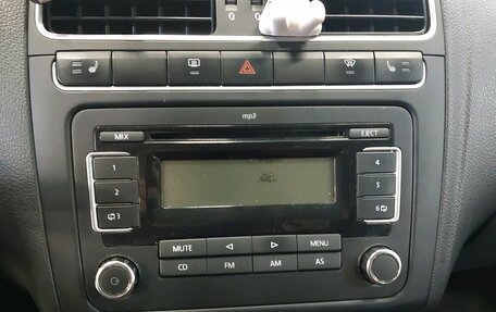 Volkswagen Polo VI (EU Market), 2012 год, 590 000 рублей, 24 фотография