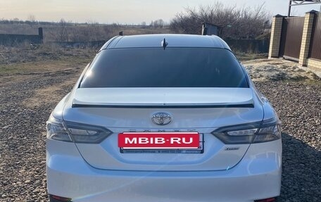 Toyota Camry, 2021 год, 3 290 000 рублей, 4 фотография