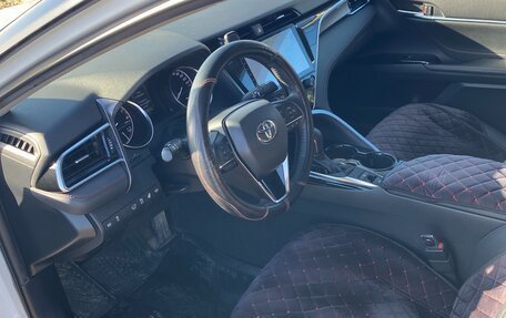 Toyota Camry, 2021 год, 3 290 000 рублей, 10 фотография