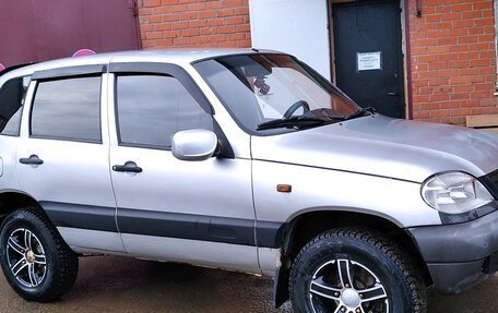Chevrolet Niva I рестайлинг, 2004 год, 270 000 рублей, 1 фотография