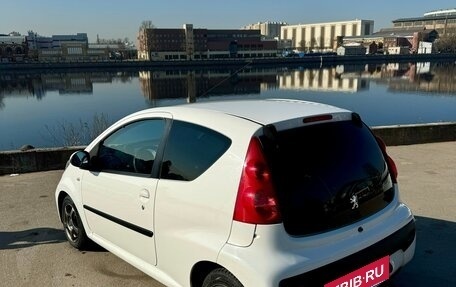 Peugeot 107 I рестайлинг, 2011 год, 630 000 рублей, 5 фотография