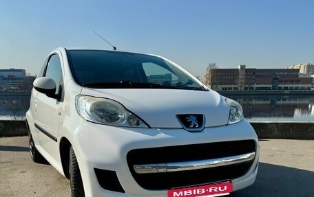 Peugeot 107 I рестайлинг, 2011 год, 630 000 рублей, 3 фотография