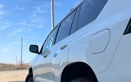 Toyota Land Cruiser Prado 150 рестайлинг 2, 2018 год, 5 700 000 рублей, 8 фотография