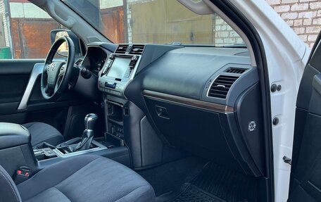 Toyota Land Cruiser Prado 150 рестайлинг 2, 2018 год, 5 700 000 рублей, 13 фотография