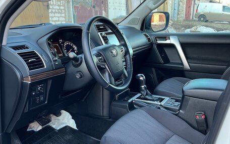 Toyota Land Cruiser Prado 150 рестайлинг 2, 2018 год, 5 700 000 рублей, 12 фотография