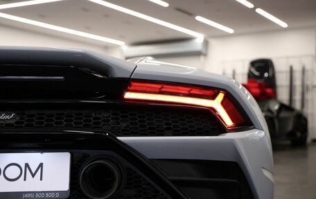 Lamborghini Huracán, 2023 год, 35 000 000 рублей, 15 фотография