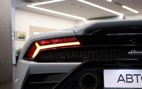 Lamborghini Huracán, 2023 год, 35 000 000 рублей, 14 фотография