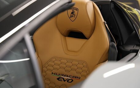 Lamborghini Huracán, 2023 год, 35 000 000 рублей, 19 фотография