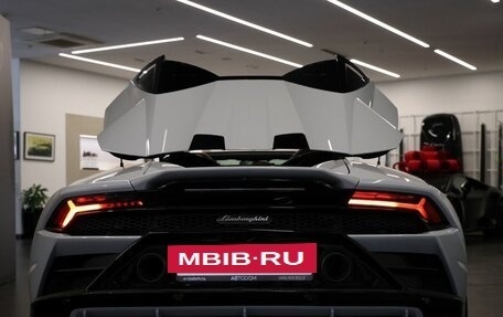 Lamborghini Huracán, 2023 год, 35 000 000 рублей, 5 фотография