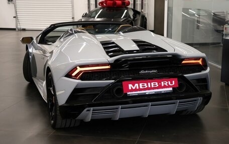 Lamborghini Huracán, 2023 год, 35 000 000 рублей, 6 фотография