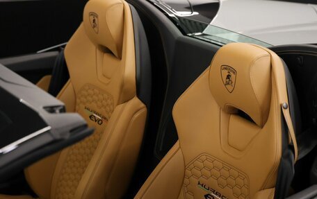 Lamborghini Huracán, 2023 год, 35 000 000 рублей, 20 фотография