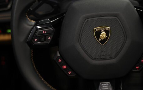 Lamborghini Huracán, 2023 год, 35 000 000 рублей, 23 фотография