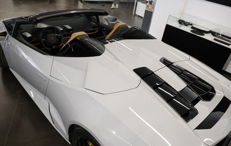 Lamborghini Huracán, 2023 год, 35 000 000 рублей, 28 фотография