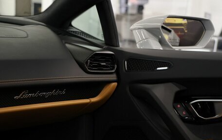 Lamborghini Huracán, 2023 год, 35 000 000 рублей, 27 фотография