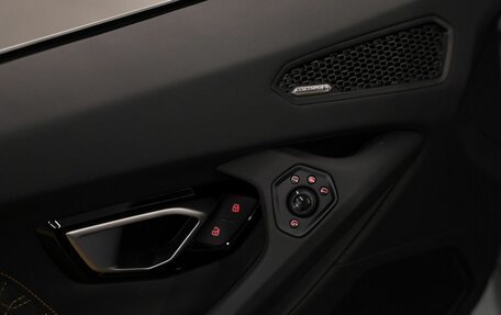 Lamborghini Huracán, 2023 год, 35 000 000 рублей, 34 фотография