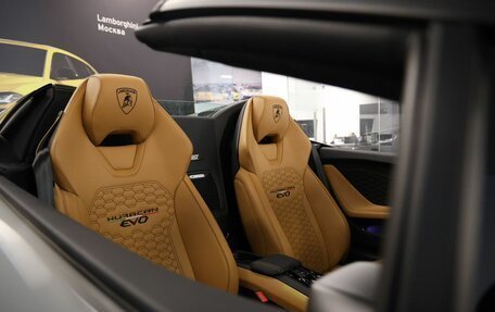 Lamborghini Huracán, 2023 год, 35 000 000 рублей, 39 фотография