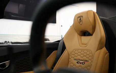 Lamborghini Huracán, 2023 год, 35 000 000 рублей, 38 фотография