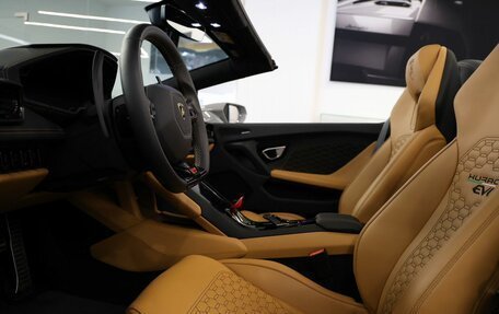 Lamborghini Huracán, 2023 год, 35 000 000 рублей, 37 фотография