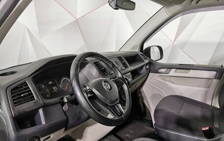 Volkswagen Caravelle T6 рестайлинг, 2018 год, 2 455 000 рублей, 19 фотография