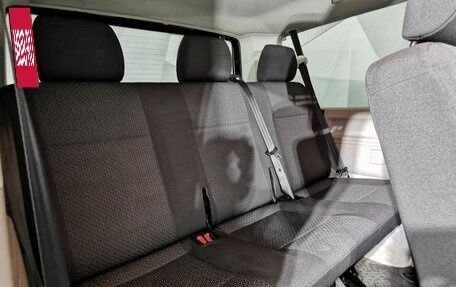 Volkswagen Caravelle T6 рестайлинг, 2018 год, 2 455 000 рублей, 21 фотография