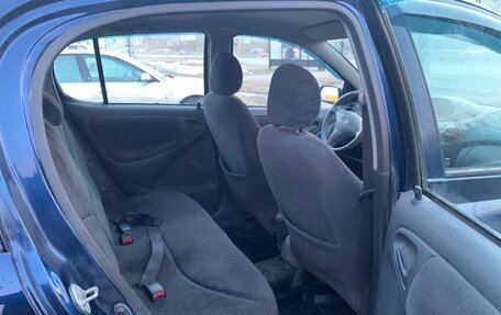 Toyota Yaris I рестайлинг, 2002 год, 350 000 рублей, 11 фотография