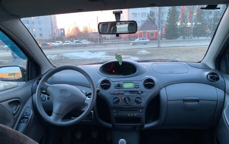 Toyota Yaris I рестайлинг, 2002 год, 350 000 рублей, 12 фотография