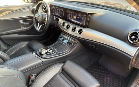 Mercedes-Benz E-Класс, 2019 год, 2 900 000 рублей, 10 фотография