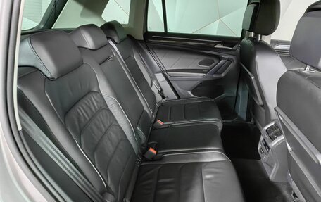 Volkswagen Tiguan II, 2019 год, 2 365 000 рублей, 16 фотография