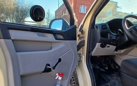 Volkswagen Transporter T6 рестайлинг, 2016 год, 1 350 000 рублей, 11 фотография