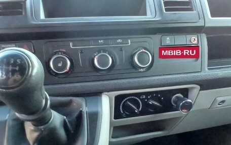 Volkswagen Transporter T6 рестайлинг, 2016 год, 1 350 000 рублей, 14 фотография