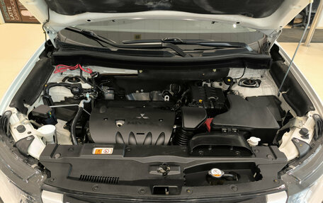 Mitsubishi Outlander III рестайлинг 3, 2020 год, 3 050 000 рублей, 13 фотография