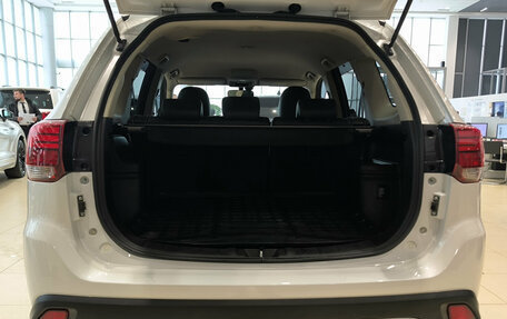 Mitsubishi Outlander III рестайлинг 3, 2020 год, 3 050 000 рублей, 14 фотография