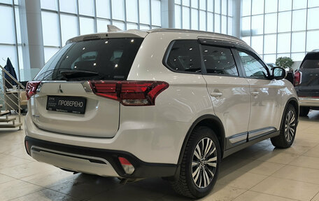 Mitsubishi Outlander III рестайлинг 3, 2020 год, 3 050 000 рублей, 9 фотография
