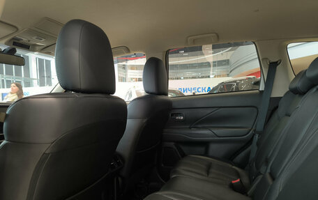 Mitsubishi Outlander III рестайлинг 3, 2020 год, 3 050 000 рублей, 16 фотография