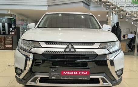 Mitsubishi Outlander III рестайлинг 3, 2020 год, 3 050 000 рублей, 6 фотография