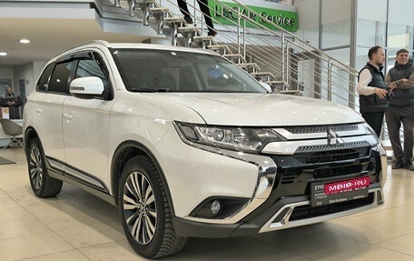 Mitsubishi Outlander III рестайлинг 3, 2020 год, 3 050 000 рублей, 7 фотография