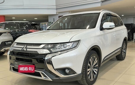 Mitsubishi Outlander III рестайлинг 3, 2020 год, 3 050 000 рублей, 5 фотография