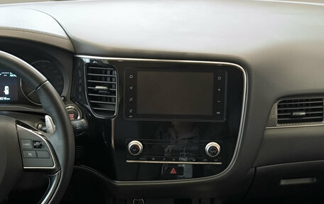 Mitsubishi Outlander III рестайлинг 3, 2020 год, 3 050 000 рублей, 19 фотография