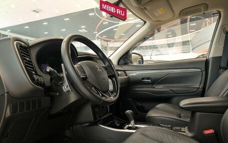 Mitsubishi Outlander III рестайлинг 3, 2020 год, 3 050 000 рублей, 20 фотография