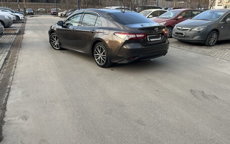 Toyota Camry, 2021 год, 2 800 000 рублей, 1 фотография