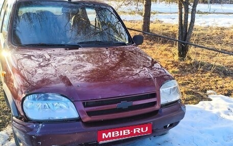 Chevrolet Niva I рестайлинг, 2004 год, 180 000 рублей, 1 фотография
