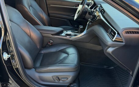 Toyota Camry, 2020 год, 2 400 000 рублей, 5 фотография