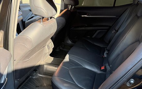 Toyota Camry, 2020 год, 2 400 000 рублей, 4 фотография