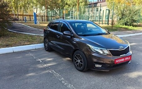 KIA Rio III рестайлинг, 2015 год, 990 000 рублей, 2 фотография