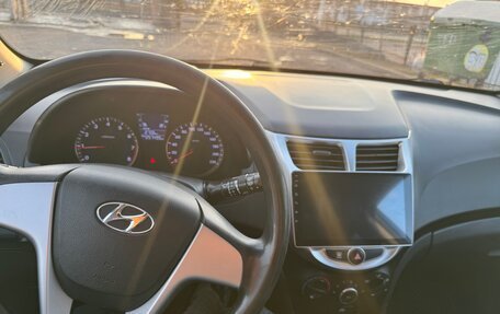 Hyundai Solaris II рестайлинг, 2013 год, 490 000 рублей, 8 фотография