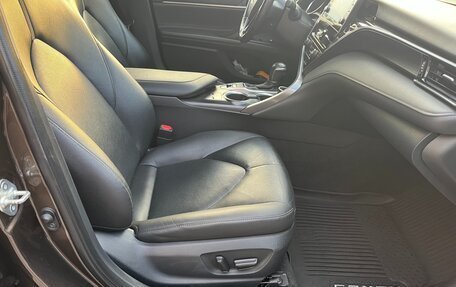 Toyota Camry, 2021 год, 2 800 000 рублей, 10 фотография